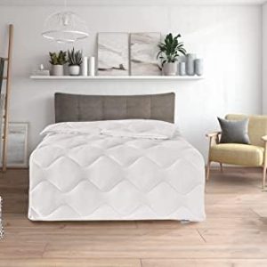 Traumnacht Cozy Bettdecke 4-Jahreszeiten, Öko-Tex zertifiziert, für ganzjährige Gemütlichkeit, 135 x 200 cm