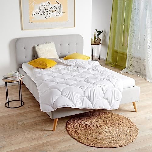 Traumschlaf Basic - Allergikergeeignete Ganzjahresdecke 135x200 cm - Atmungsaktiv & Feuchtigkeitsregulierend für Optimal